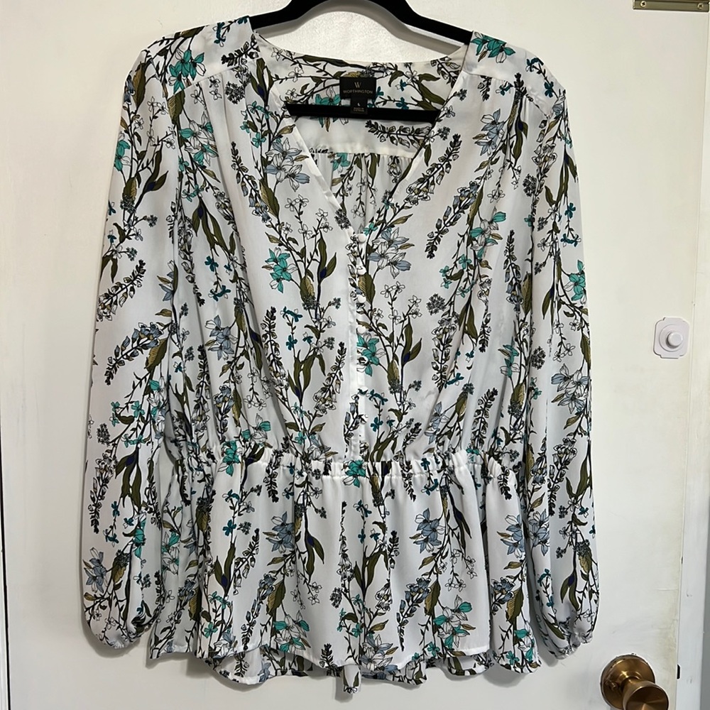 Spring print lightweight peplum top.